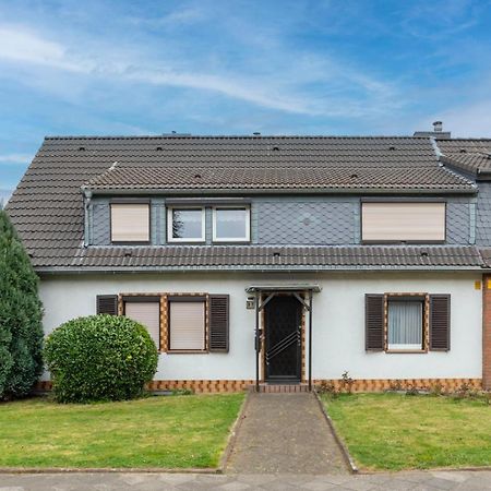 Cozy Villa With Garden, Balcony And Parking Area In Duesseldorf Exterior foto