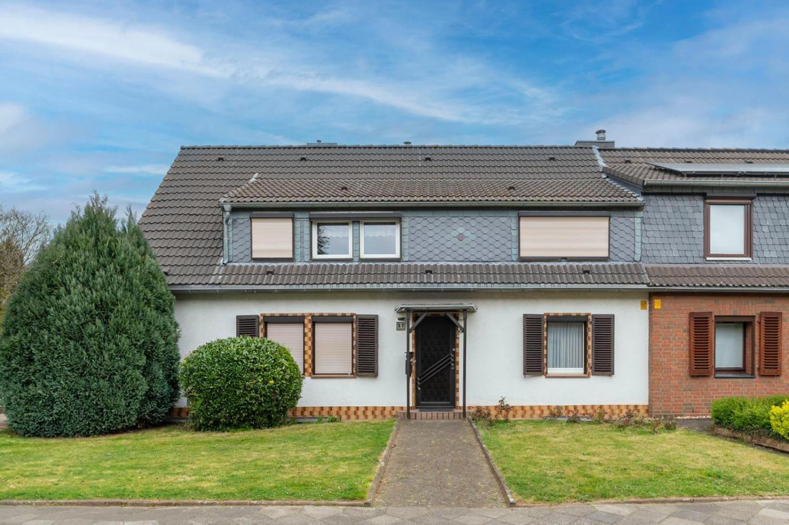 Cozy Villa With Garden, Balcony And Parking Area In Duesseldorf Exterior foto